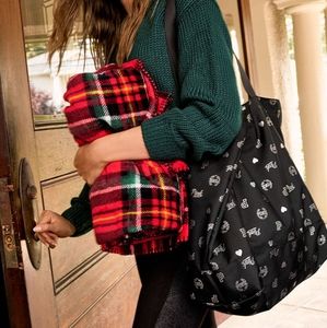 🌿PINK Victoria's Secret Blanket